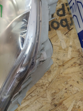 Фара правая галоген дефекты Toyota Camry 40 2006-2011 8111006202