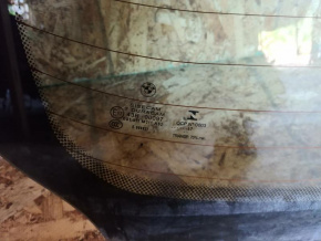 Стекло заднее BMW 3 F30 2012-2019 51317258074 необходимо припаять клеммы обогрева