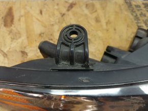 Фара передняя правая дефект креплений KIA Forte 921021M033