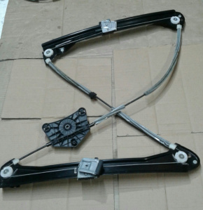 Стеклоподъемник с мотором перед прав Volkswagen Passat B7 2.5 1.8 USA 2011-2015 561837462D