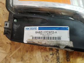 Крепление переднего бампера правое под фарой дорестайлинг FORD FLEX 2009-2019 8A8Z17C972A