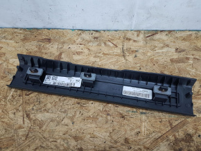 Накладка порога переднего правого FORD FLEX 2009-2019 8A8Z7413208AA