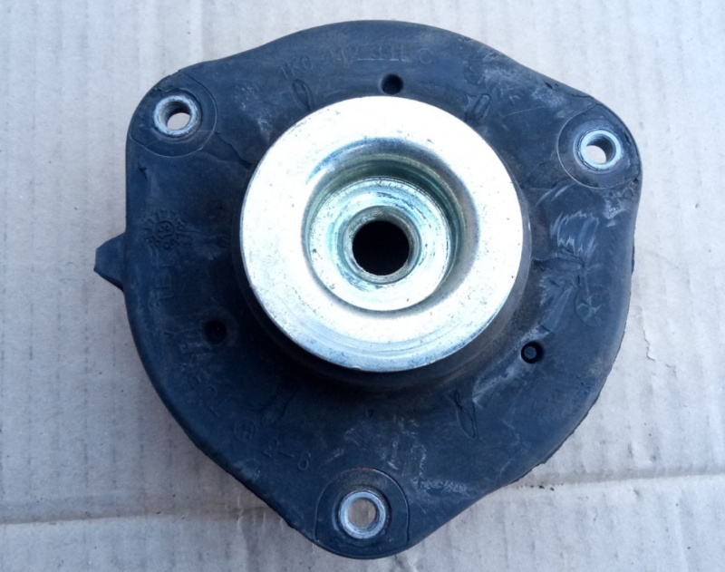 Опора амортизатора перед прав Volkswagen Passat B7 2.5 1.8 USA 2011-2015 1K0412331C