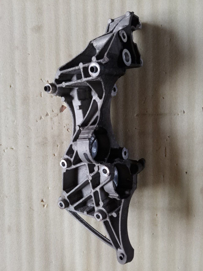 Кронштейн крепления генератора и ГУР Volkswagen Passat B7 2.5 USA 2011-2015 07K903143E 07K903141B