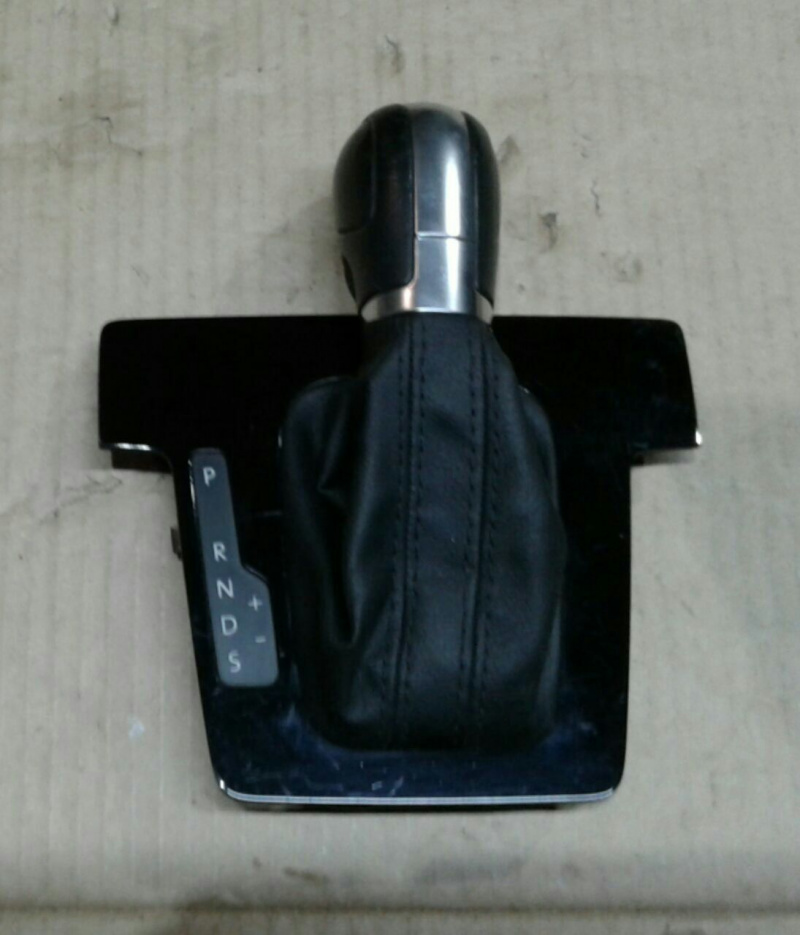 Накладка консоли кулисы Volkswagen Passat B7 2.5 1.8 USA 2011-2015 561713203 561713203C