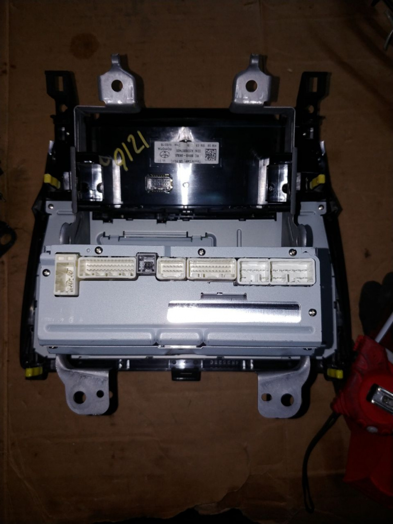 Дисплей радио дисковод проигрыватель Toyota Camry V55 2AR-FE 2015-2017 8614006660 8614006370