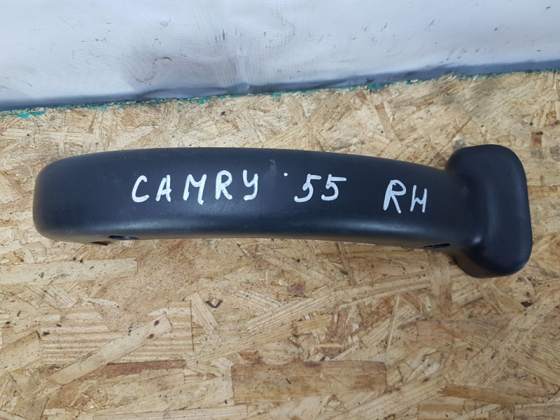 Накладка петли крышки багажника правая Toyota Camry V55 2AR-FE 2015-2017 8281706150