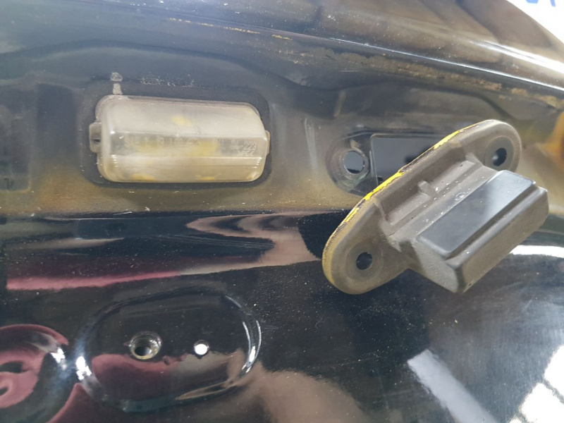 Подсветка номера правая Toyota Camry V55 2AR-FE 2015-2017 8127006031 8127006030