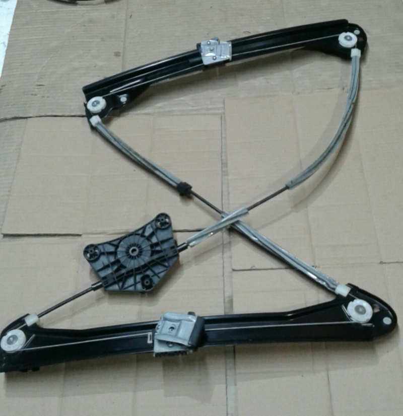 Стеклоподъемник с мотором перед прав Volkswagen Passat B7 2.5 1.8 USA 2011-2015 561837462D