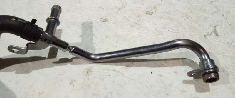 Трубка системы охлаждения Volkswagen Passat B7 1.8 USA CPRA 2011-2015 06K121065T