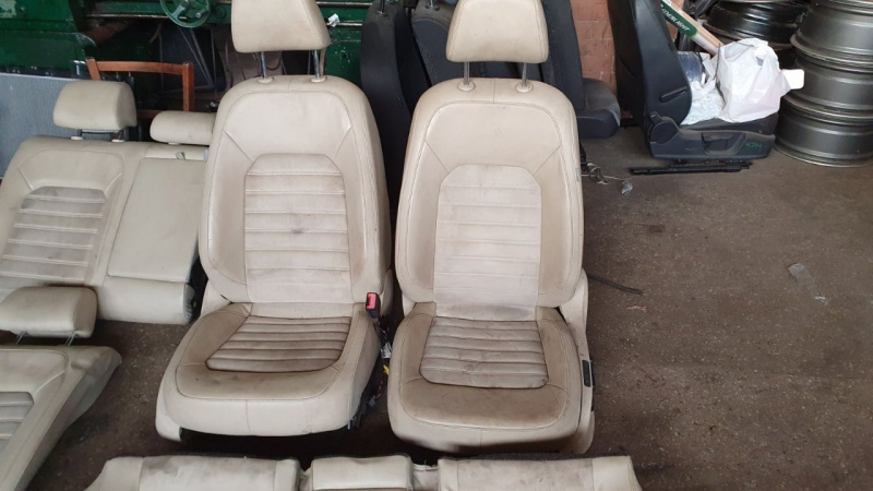 Кожаный салон бежевый Volkswagen Passat B7 2.5 USA CBUA 2011-2015 561881805SOQU 561885405AQUFG 561881806AHOQU
