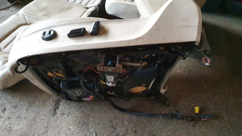 Кожаный салон бежевый Volkswagen Passat B7 2.5 USA CBUA 2011-2015 561881805SOQU 561885405AQUFG 561881806AHOQU