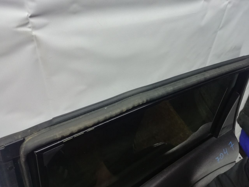 Уплотнитель двери задней правой Nissan Rogue T32 QR25DE 2014- 828306FL1A