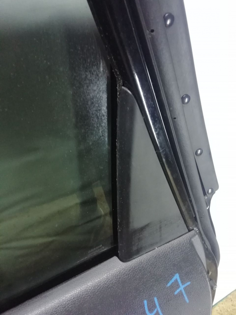 Уплотнитель двери задней правой Nissan Rogue T32 QR25DE 2014- 828306FL1A