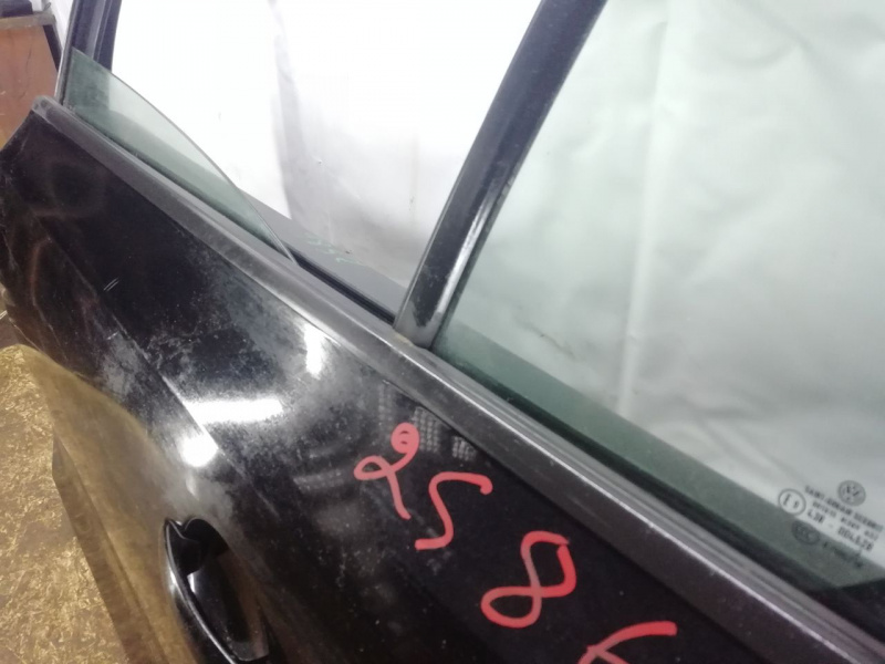 Молдинг дверь-стекло центральный задний левый матовый VOLKSWAGEN JETTA 6 2011-2018 5C6839477A5AP