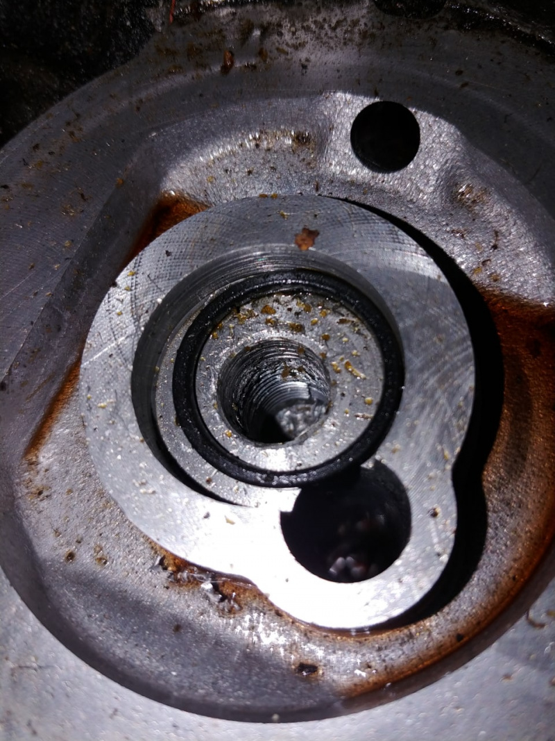 АКПП в сборе трещина корпуса в районе масляного радиатора Volkswagen Passat B7 2.5 USA CBUA 2011 09G300033C