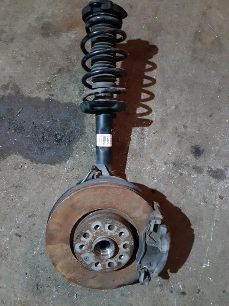 Стойка амортизатора в сборе перед прав Volkswagen Passat B7 2.5 USA CBTA 2011