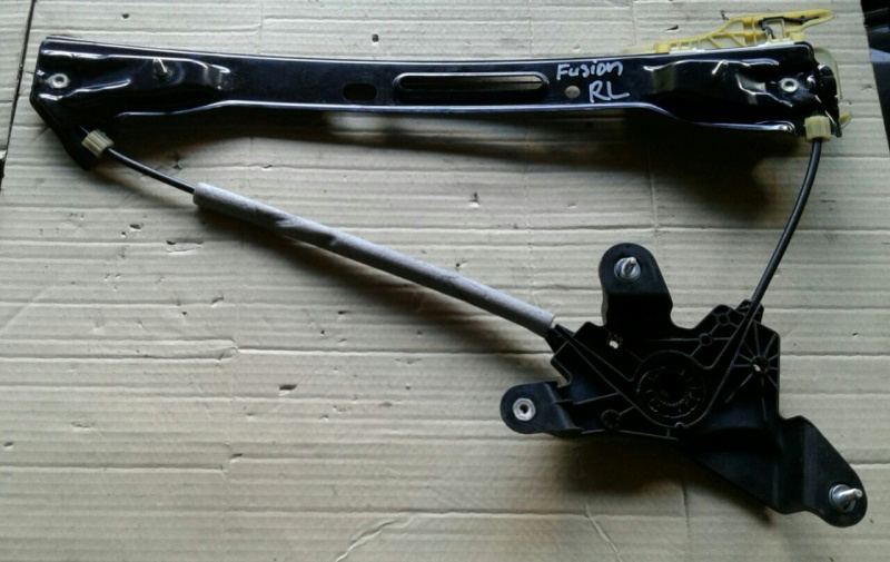 Стеклоподъемник без мотора зад лев Ford Fusion mk5 2,5 2013-2015