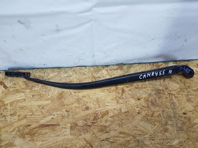 Поводок дворника правый Toyota Camry V55 2AR-FE 2015-2017 8521106110