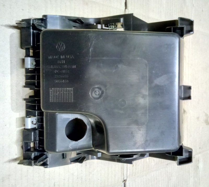 Бардачок с крышкой Volkswagen Passat B7 2.5 1.8 USA 2011-2015 561863284GDNM 561863284