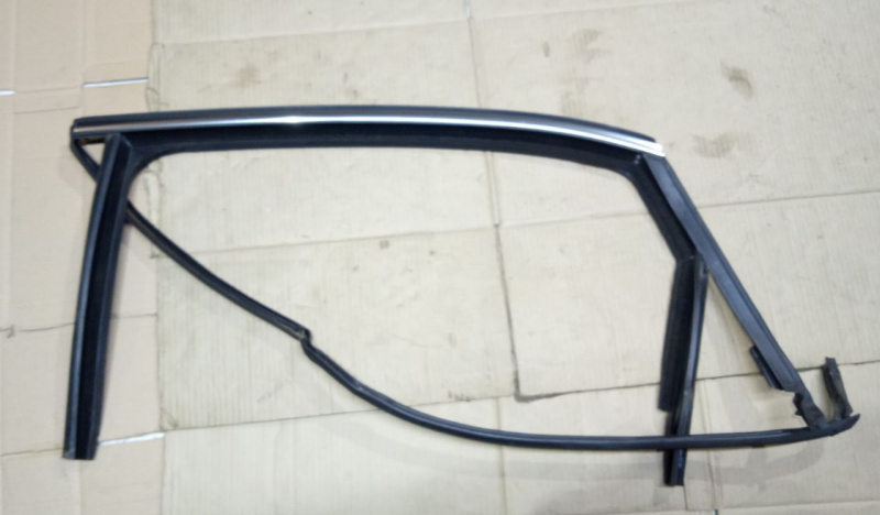 Молдинг двери верхний хром зад лев верх Volkswagen Passat B7 2.5 1.8 USA 2011-2015 561839643A