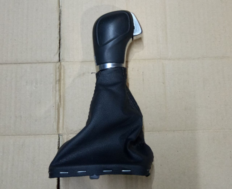 Ручка КПП с чехлом Volkswagen Passat B7 2.5 1.8 USA 2011-2015 561713203CUMF