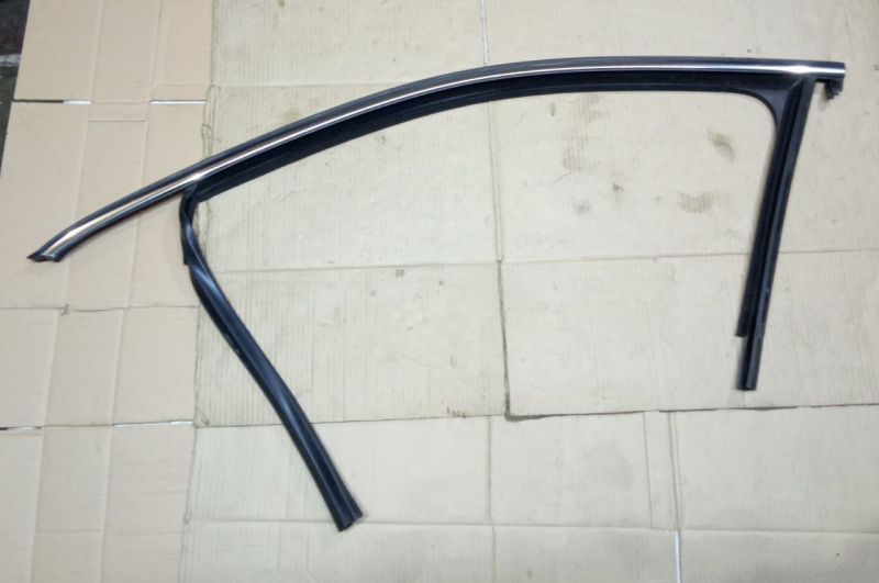 Уплотнитель стекла перед лев Volkswagen Passat B7 2.5 1.8 USA 2011-2015 561837431H5AP