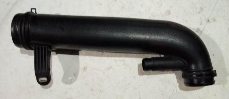 Патрубок воздушного фильтра Volkswagen Passat B7 1.8 USA CPRA 2011-2015 5C0129654 5c0129656