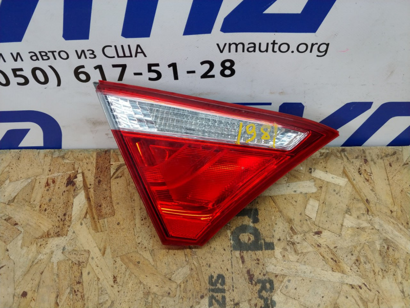 Фонарь внутренний крышка багажника левый сколы Toyota Camry V55 2AR-FE 2015-2017 8159006410