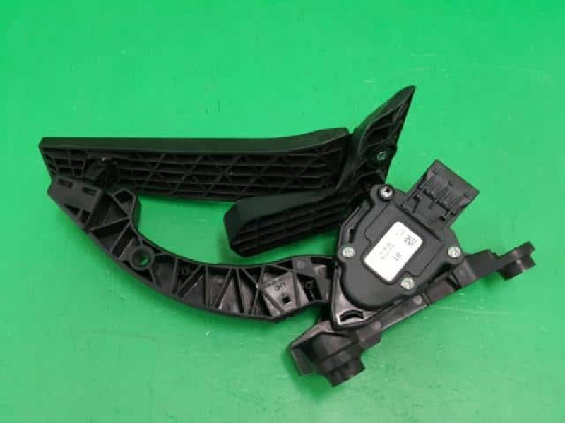 Педаль газа HYUNDAI SONATA YF USA G4KJ 2011-2015 327003S110