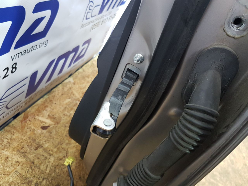 Ограничитель двери передней левой SUBARU FORESTER SJ 2014-2018 61124SG005