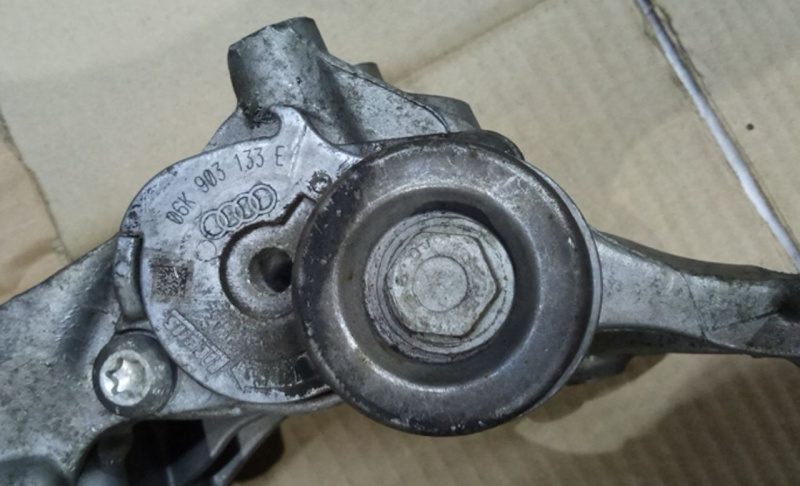 Ролик натяжителя приводного ремня Volkswagen Passat B7 1.8 USA CPRA 2011-2015 06K903133E